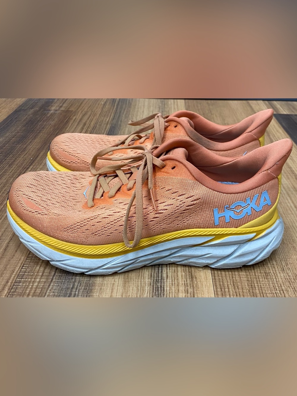 Hoka One One Clifton 8 Women’s Running Shoes Sz 8D Sun Baked/Shell Coral